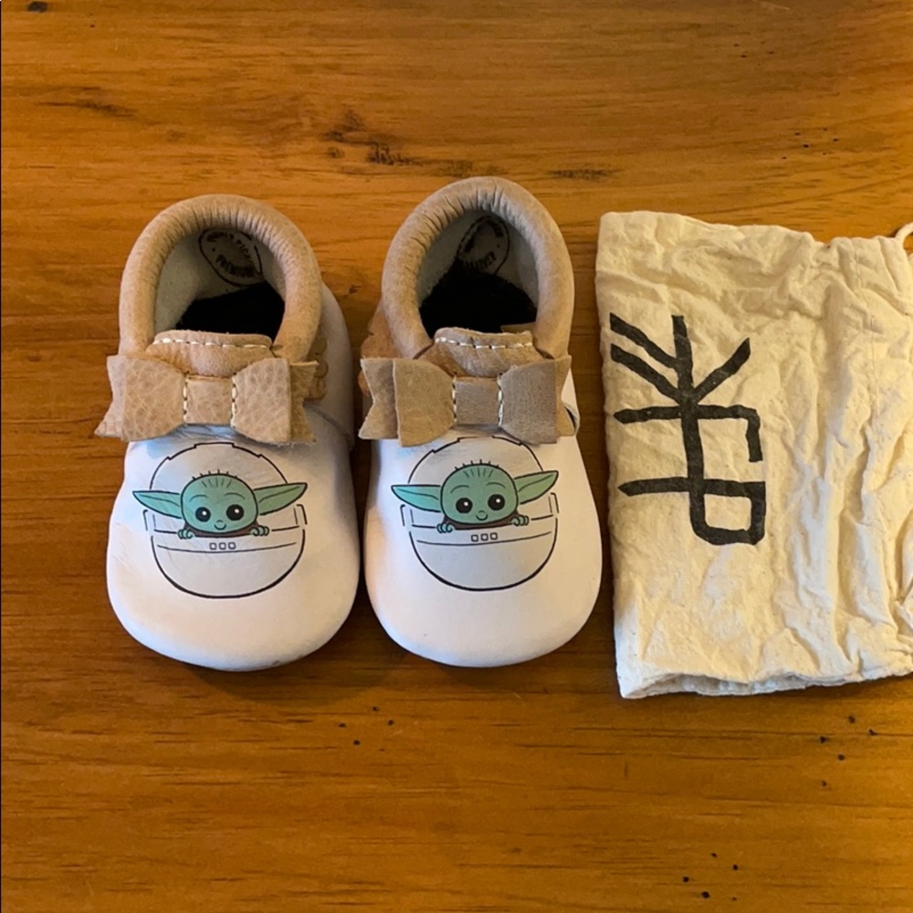 Freshly Picked baby yoda bow moccasins